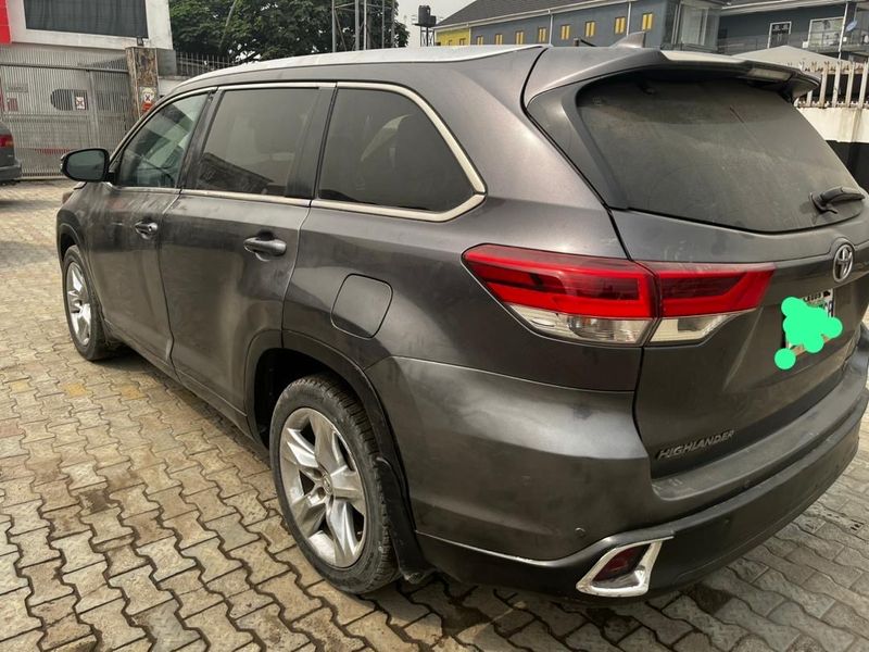 Main image of 2015 Toyota Highlander